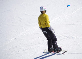Fototapeta na wymiar snowboardeuse