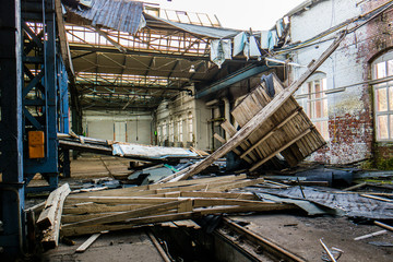 Einsturzgefahr DDR Fabrikhalle 01