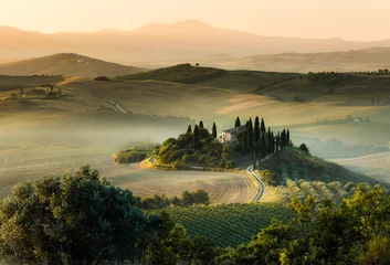 Deurstickers Slaapkamer Toscane italië mistige ochtend heuvelpanorama