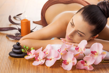 Fototapeta na wymiar beautiful woman in a massage salon