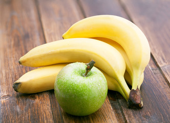 Apple and bananas © Belokoni Dmitri