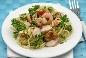 Ensalada de pasta con marisco