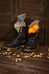 Nikolausstiefel mit Nüssen und Orangen