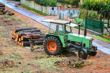 Obraz premium Old tractor used in a timber industry, Tuscany, Italy.