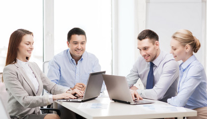 Fototapeta na wymiar business team working with laptop in office