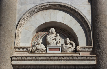 Pisa leaning tower entrance