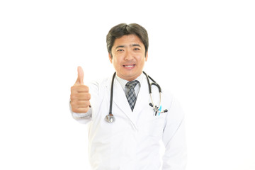 笑顔の医師