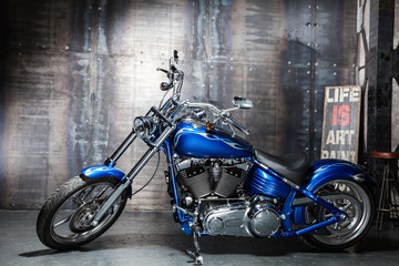 Obraz na płótnie Canvas blue chrome road bike