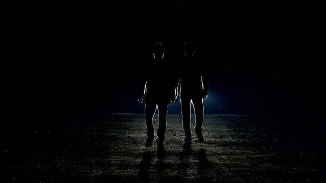 2 silhouettes