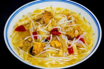 Asiatische Hühnersuppe