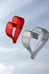 Herz-Windspiel auf einem Drachenfest