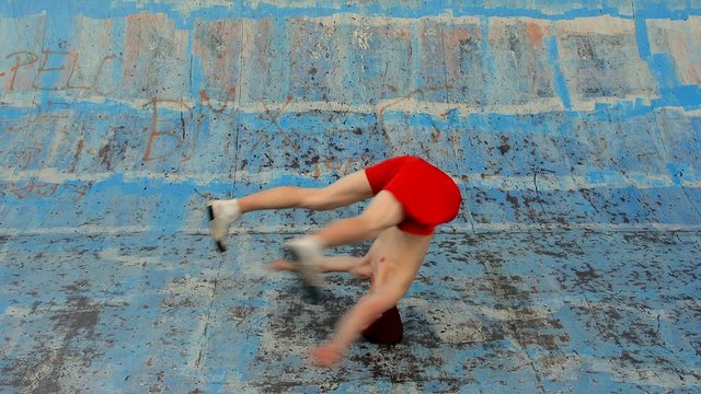 Breakdancer in the skate park