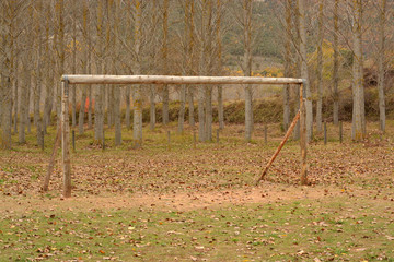 porteria de futbol en otoño