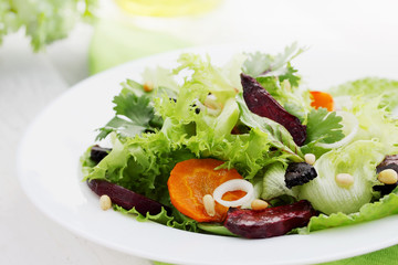 vitamin salad with nuts