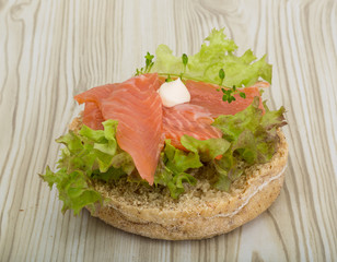 Salmon sandwich with thyme