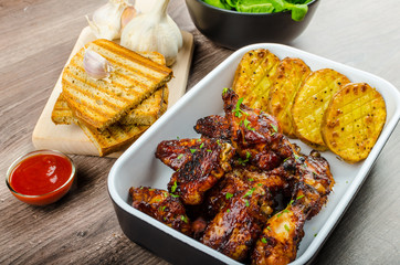 Sticky chicken wings with garlic panini bread