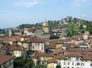 Fototapeta na wymiar View of the city Bergamo in Italy