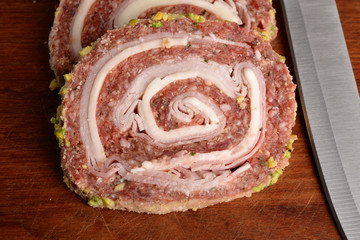girelle di macinato Con prosciutto,formaggio e pistaccho