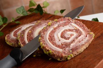 girelle di macinato Con prosciutto,formaggio e pistaccho