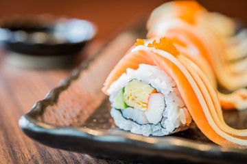Salmon sushi roll maki © siraphol