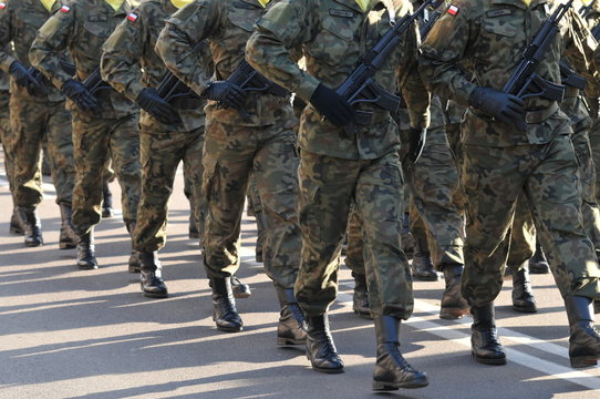 marching polish army