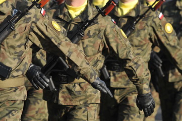 marching polish soldiers