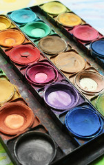 Color paints