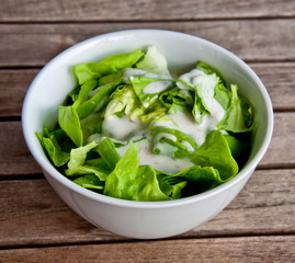 Schale mit Salat