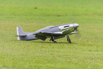 Flugzeug - Modellflugzeug - Tiefdecker Kunstflug