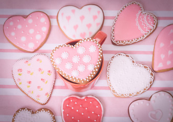 Obraz na płótnie Canvas heart cookies on pink