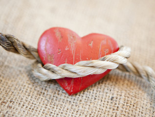 coeur lié par une corde
