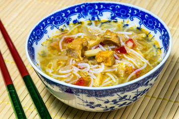 Asiatische Hühnersuppe