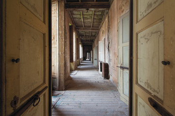 Fototapeta na wymiar abandoned villa