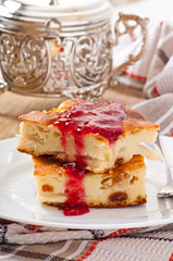 Cottage cheese pudding with raspberry jam