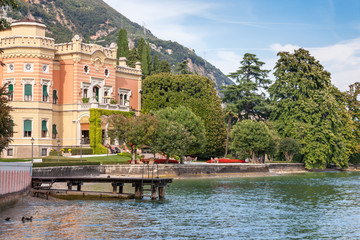 Fototapeta na wymiar Expensive villa on Lake Garda
