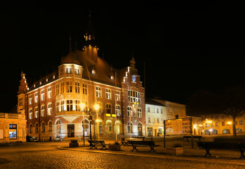 Fototapeta na wymiar Tarnowskie Góry town hall on night