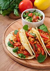 Tacos with chicken and bell peppers