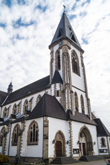 Fototapeta na wymiar Kirche in Schwalbach