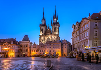 Fototapeta na wymiar Church of Our Lady of Tyn, Prague-before sunrise