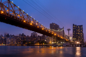 Fototapeta na wymiar Queen Bridge, New York skyline