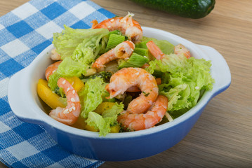 Salad with shrimps and avocado
