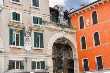 Fototapeta na wymiar The bas-reliefs and statues on buildings in Piazza della Signori