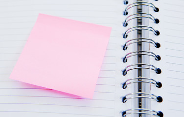post-it mémo sur cahier a spirales