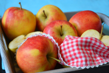 Fruitschaal met verse appels