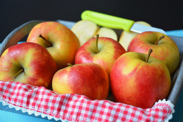 Fruitschaal met verse appels