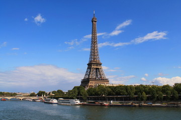 Obraz na płótnie Canvas La Tour Eiffel à Paris, France