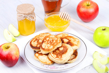 Fritters with apples and honey