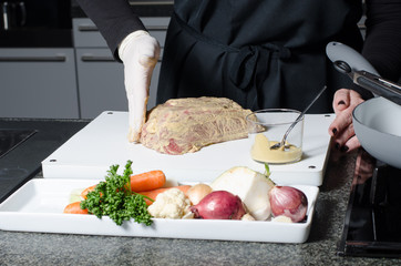 Braten für den Ofen vorbereiten