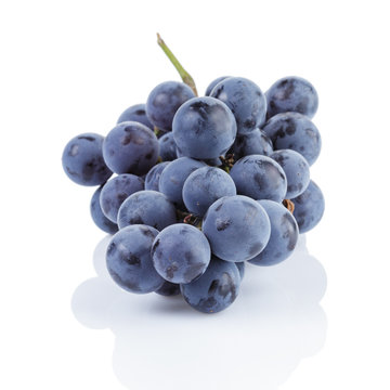 ripe isabella grapes isolated