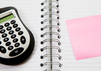 calculette et note sur cahier a spirale